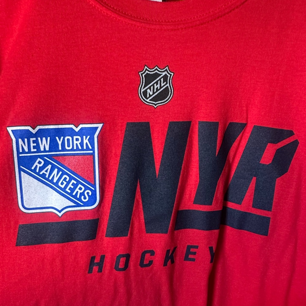 NWT New York Rangers NHL Fanatics Red T-Shirt - Picture 3 of 4